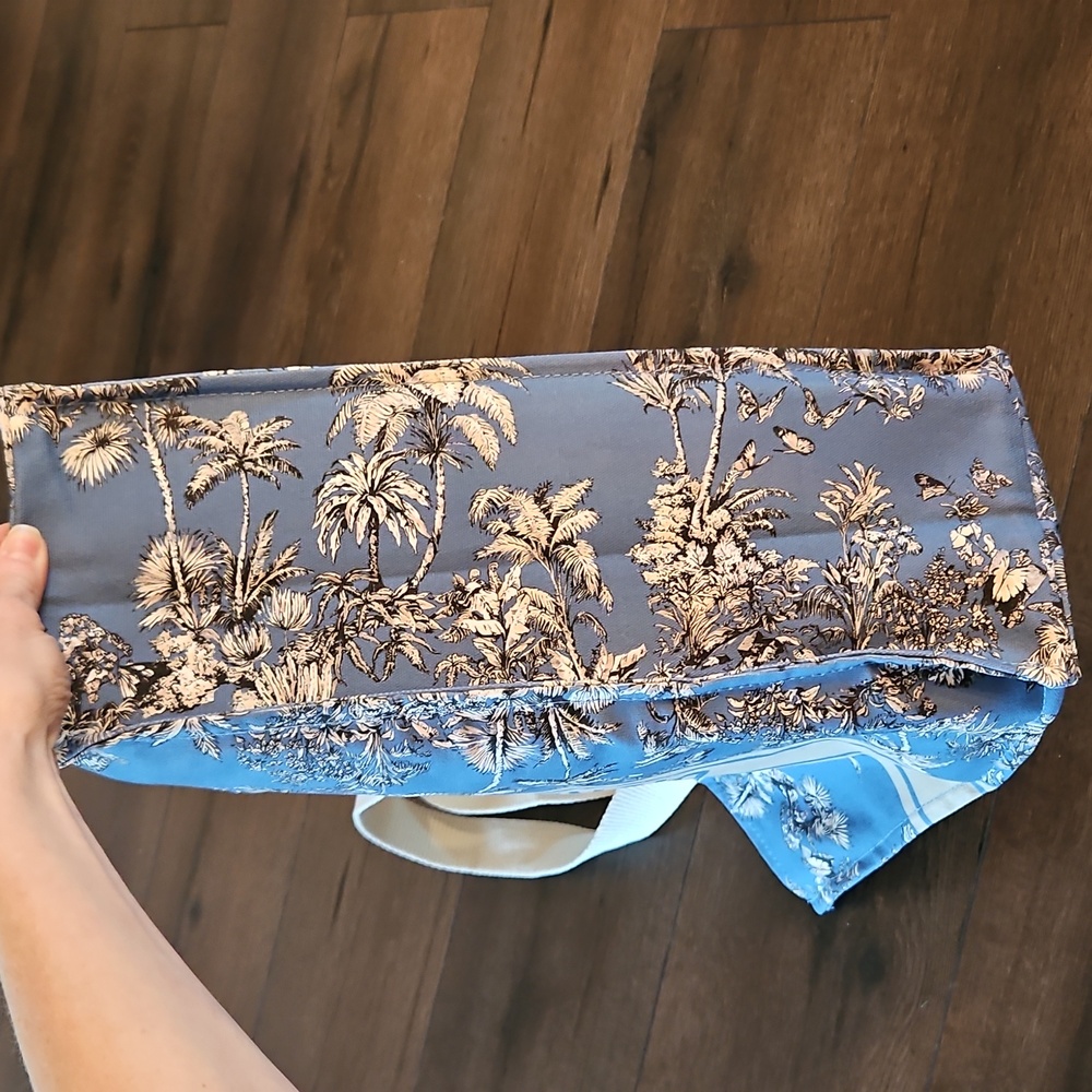NIP Dior Blue & Cream Floral Tote with Charm - Picture 3 of 8